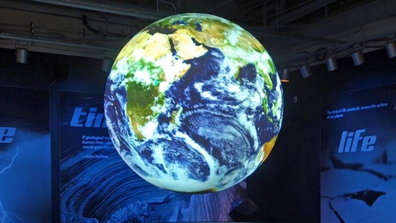 成都數字展廳|科技展廳中球幕投影的應用怎么做？